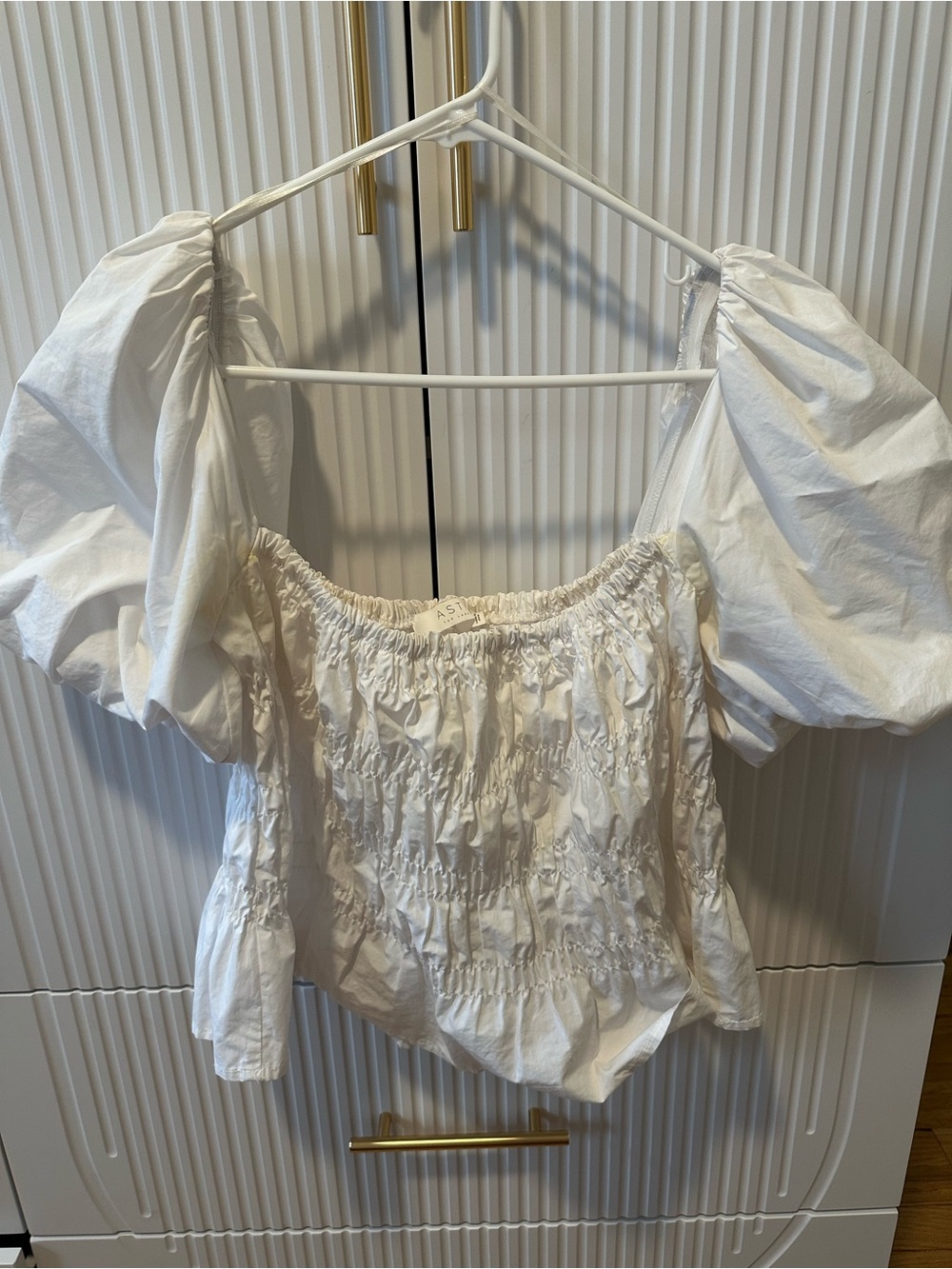 Astr the Label White Smocked Puff-Sleeve Crop Top